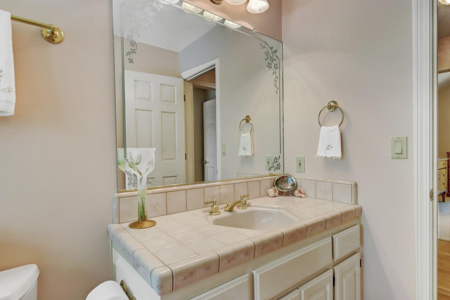Detail Gallery Image 26 of 99 For 16949 Round Valley Cir, Grass Valley,  CA 95949 - 3 Beds | 2/1 Baths