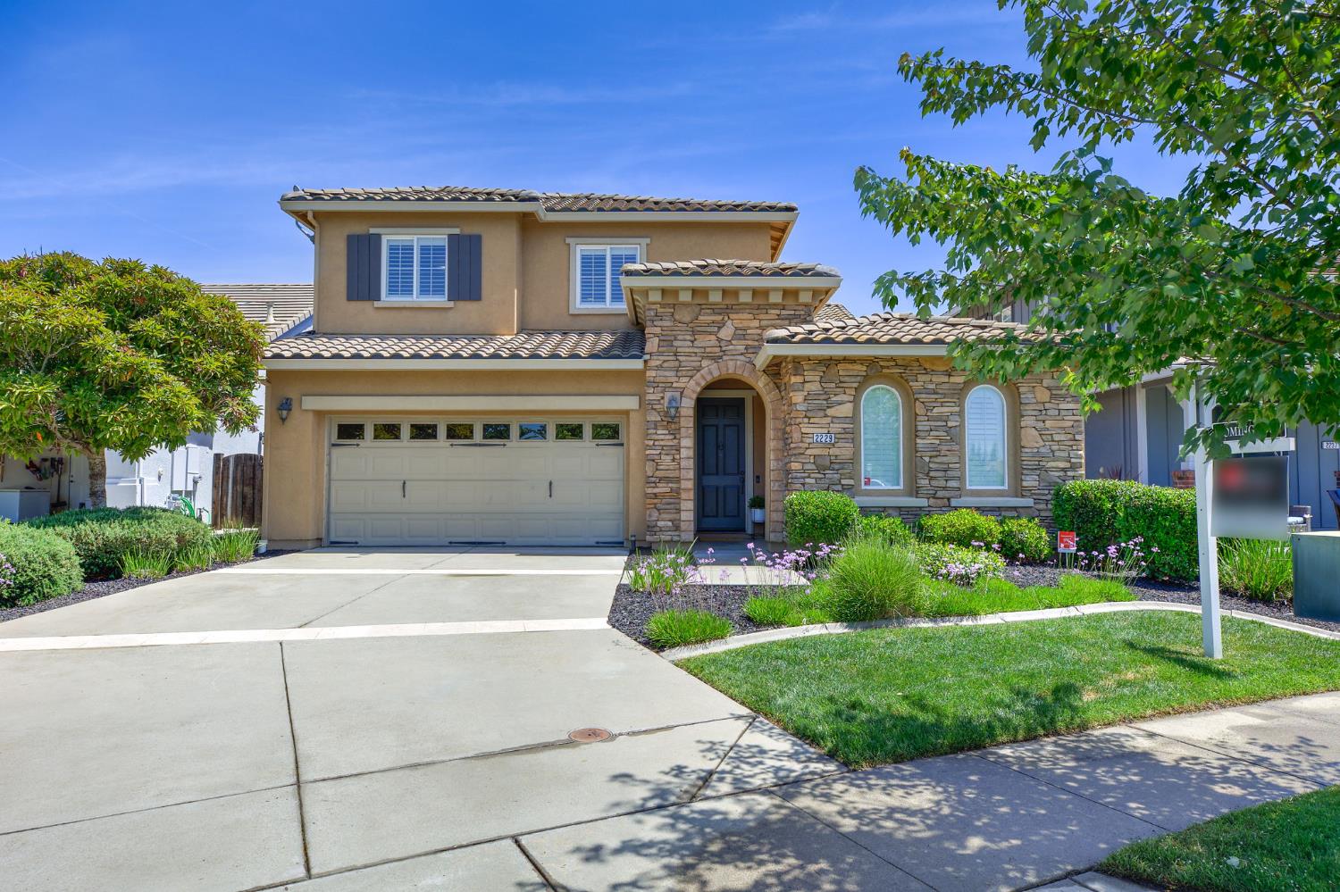 Detail Gallery Image 1 of 43 For 2229 Eastwood Dr, Roseville,  CA 95747 - 4 Beds | 3 Baths
