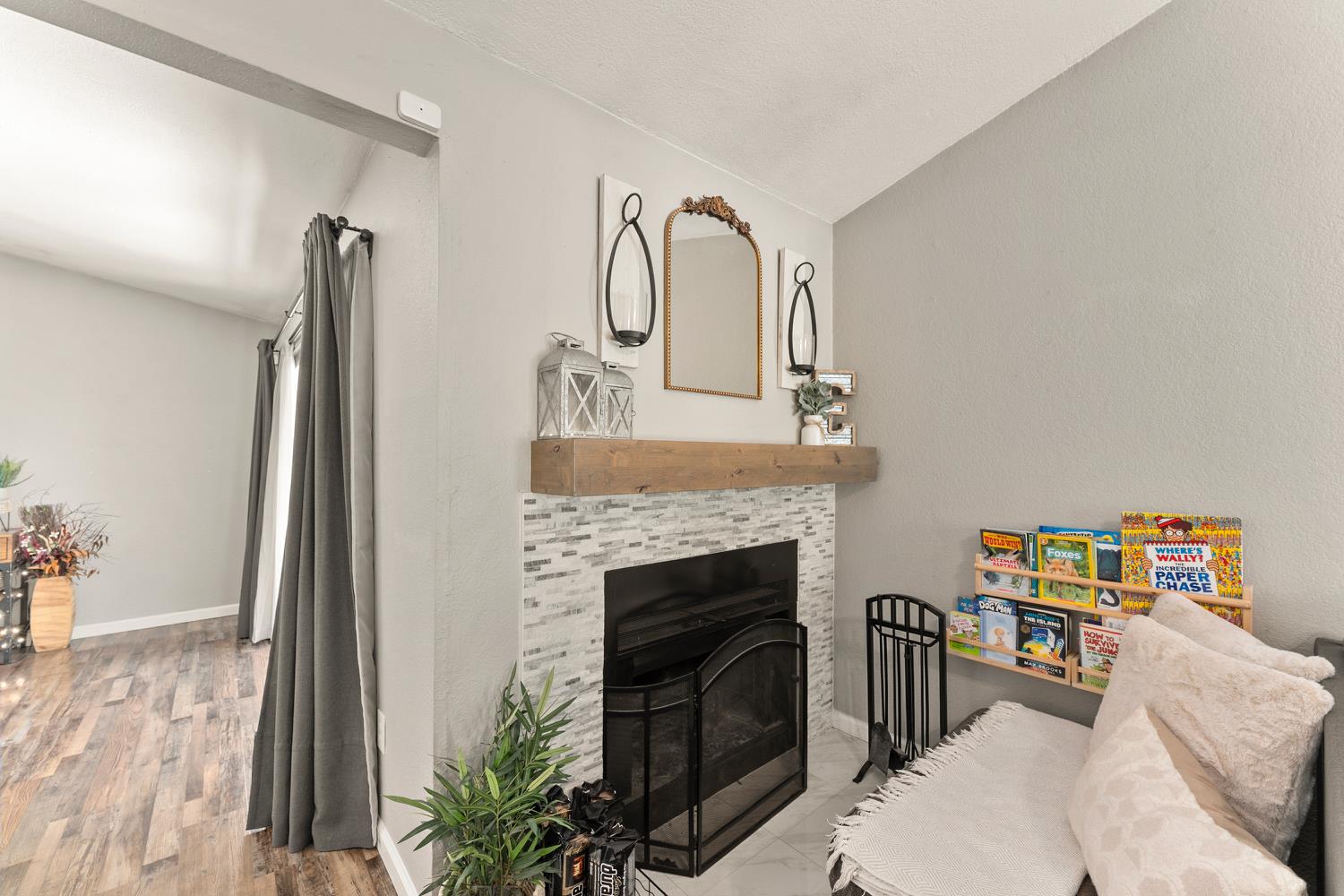 Detail Gallery Image 15 of 47 For 7679 Lakewood Park Dr, Sacramento,  CA 95828 - 2 Beds | 2 Baths