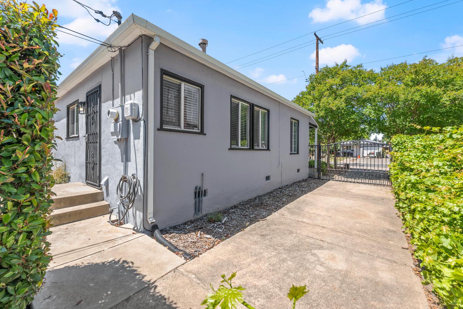 Detail Gallery Image 37 of 51 For 3914 12th Ave, Sacramento,  CA 95817 - 2 Beds | 1 Baths