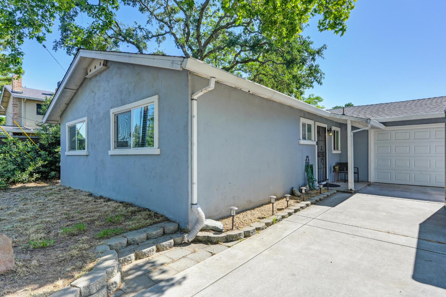 Detail Gallery Image 4 of 39 For 5732 Dewey Drive, Fair Oaks,  CA 95628 - 3 Beds | 1 Baths