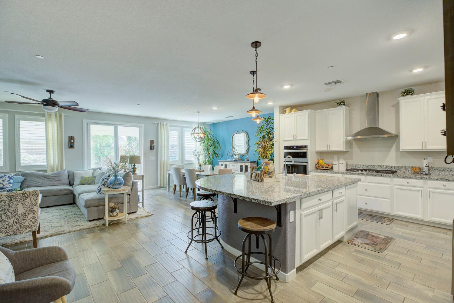 Detail Gallery Image 11 of 27 For 8755 Summer Sun Way, Elk Grove,  CA 95624 - 4 Beds | 3 Baths