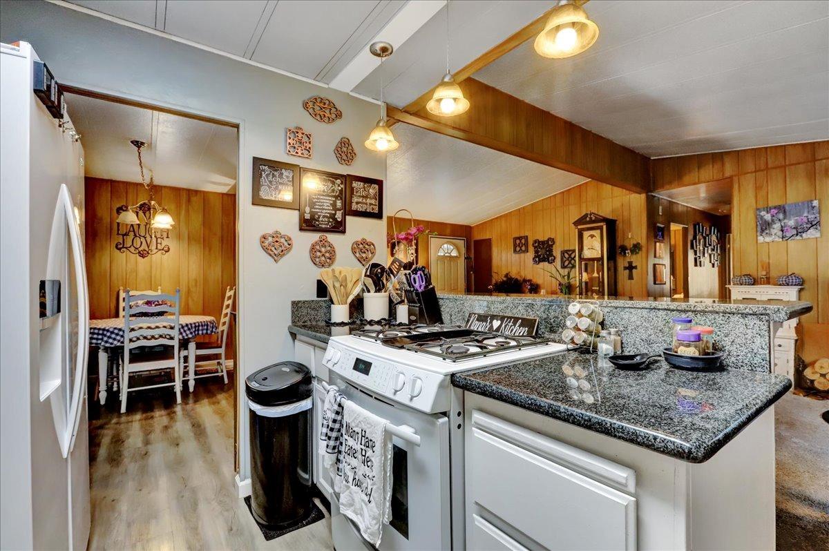 Detail Gallery Image 11 of 59 For 12710 Rough and Ready Rd, Rough And Ready,  CA 95975 - 2 Beds | 3 Baths