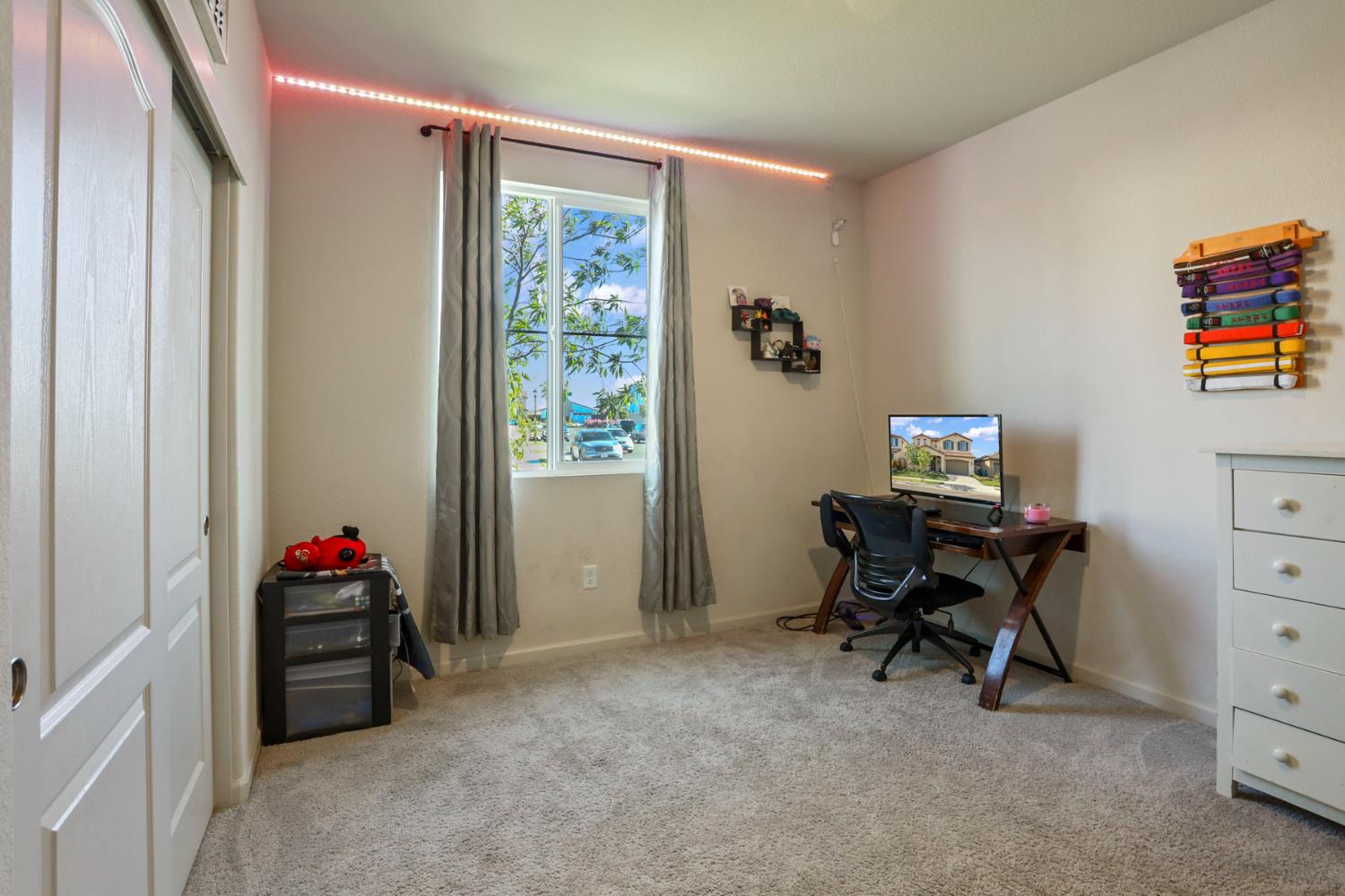 Detail Gallery Image 9 of 64 For 6925 Foraker Dr, Stockton,  CA 95219 - 5 Beds | 3/1 Baths