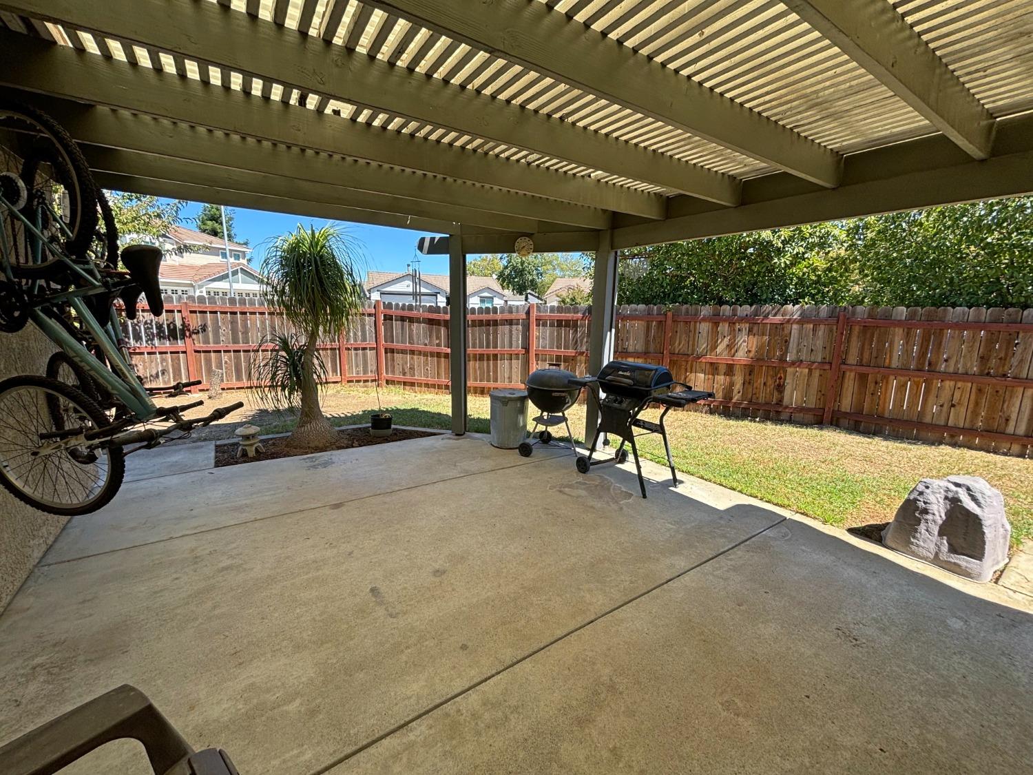 Detail Gallery Image 18 of 23 For 8949 Four Seasons Dr, Elk Grove,  CA 95624 - 4 Beds | 2 Baths