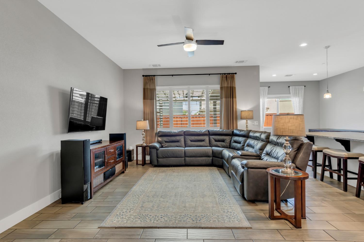 Detail Gallery Image 26 of 48 For 368 Olivadi Way, Sacramento,  CA 95834 - 3 Beds | 2/1 Baths