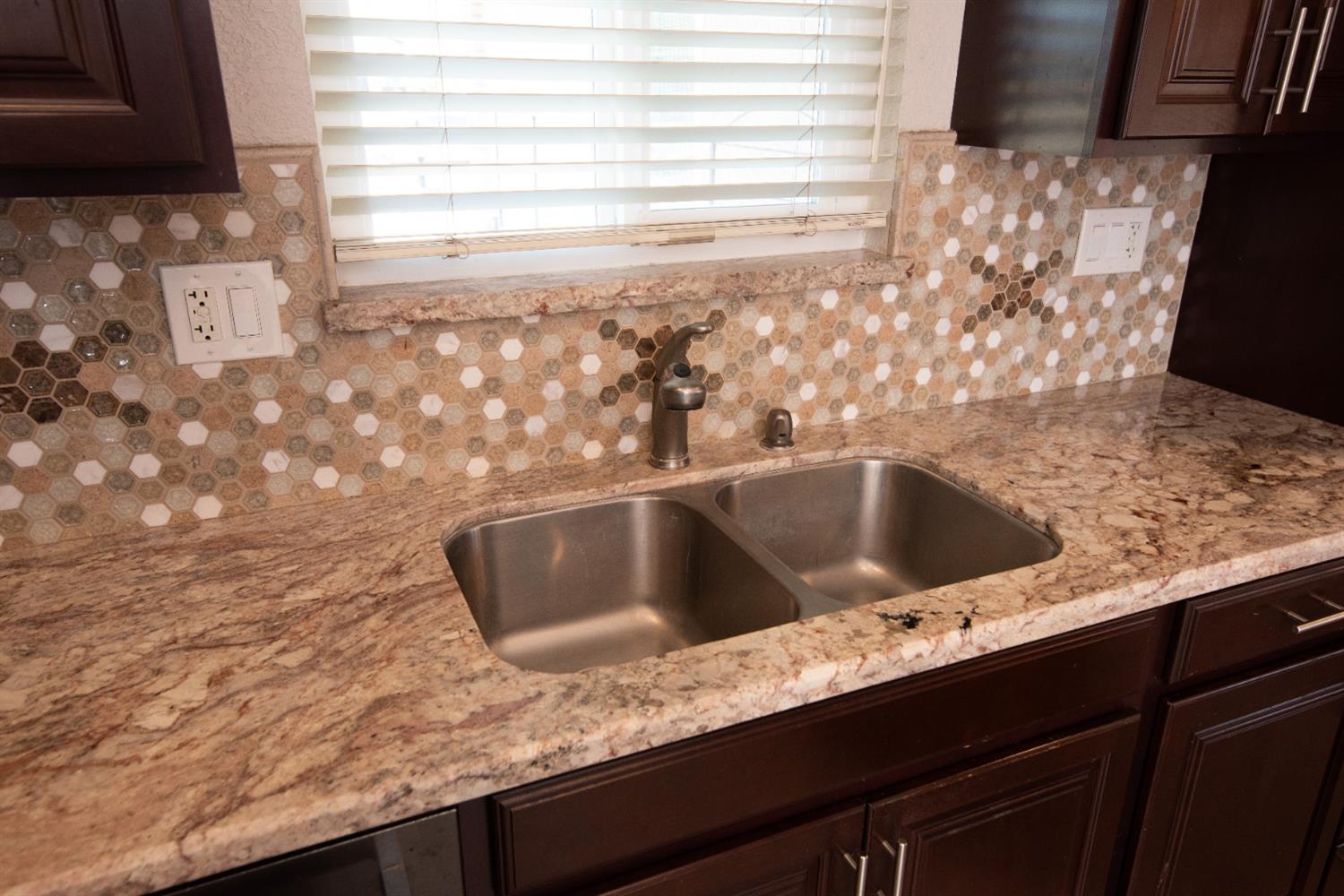 Detail Gallery Image 8 of 21 For 2908 Rose Ave, Ceres,  CA 95307 - 3 Beds | 2 Baths