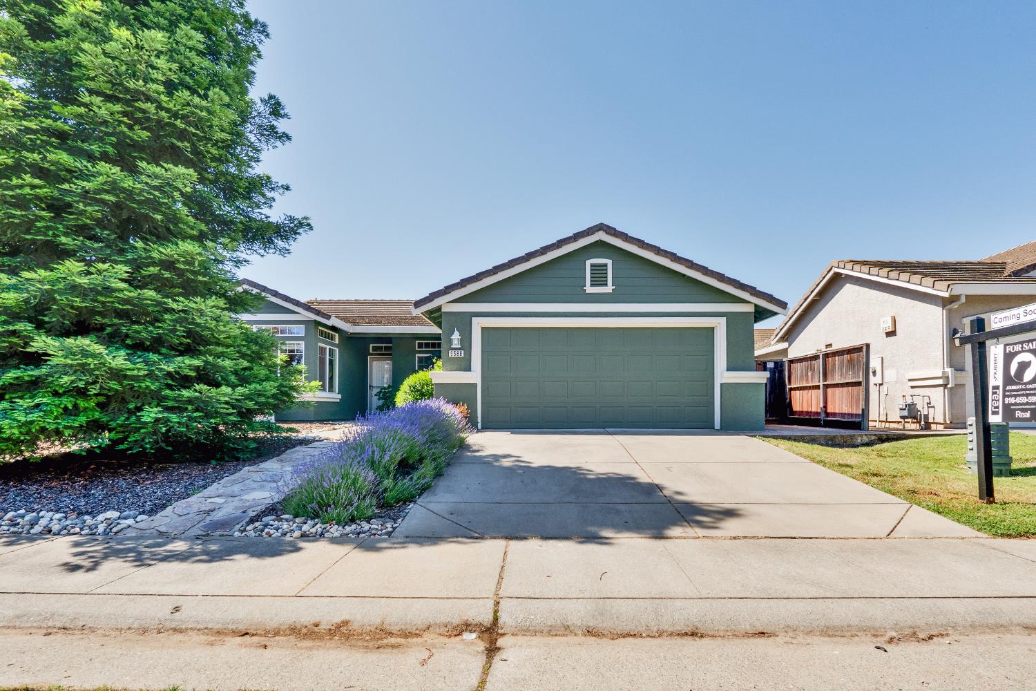 Detail Gallery Image 1 of 34 For 9588 Fetlock Way, Elk Grove,  CA 95624 - 3 Beds | 2 Baths