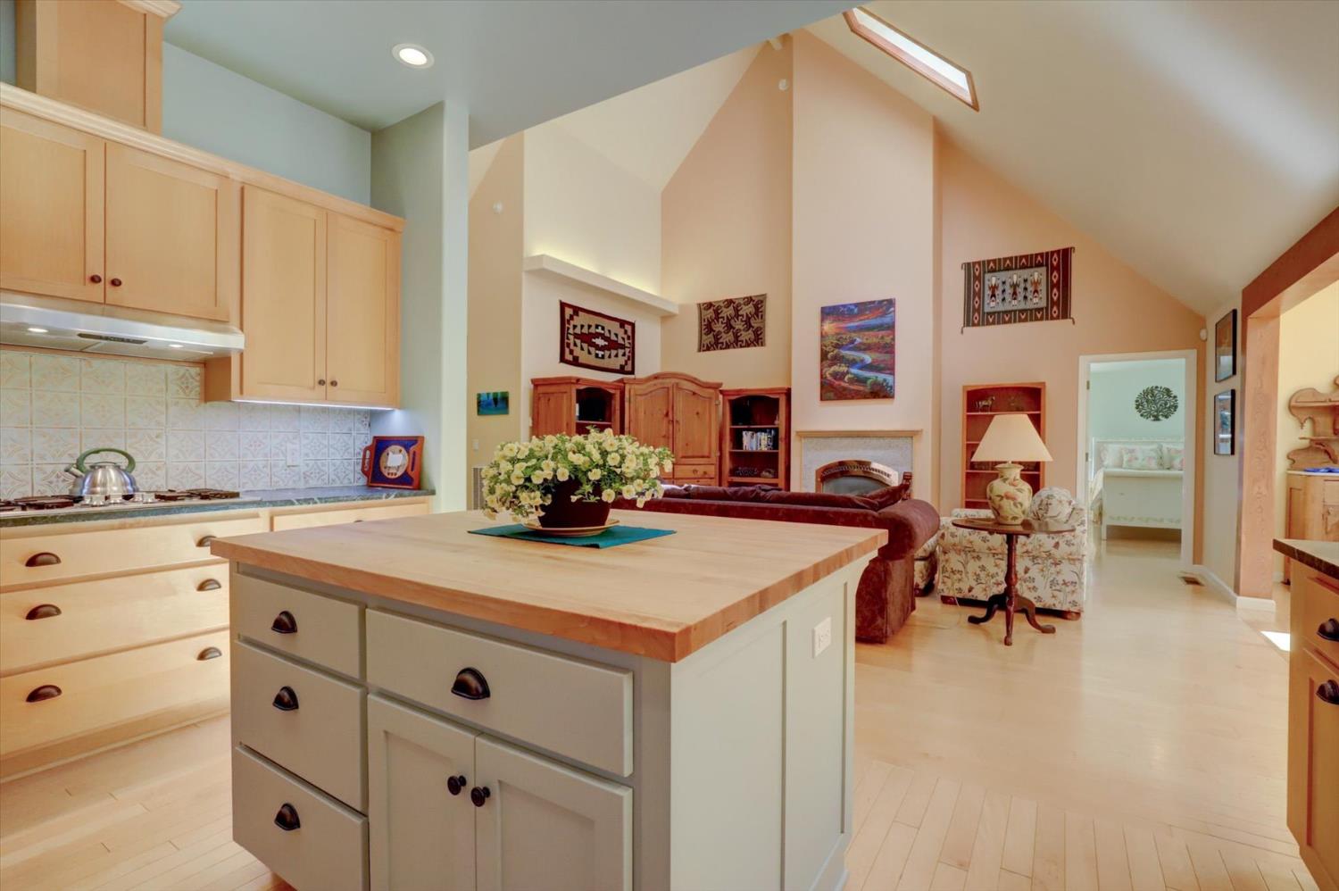 Detail Gallery Image 23 of 99 For 13459 Bass Trail, Grass Valley,  CA 95945 - 4 Beds | 3 Baths