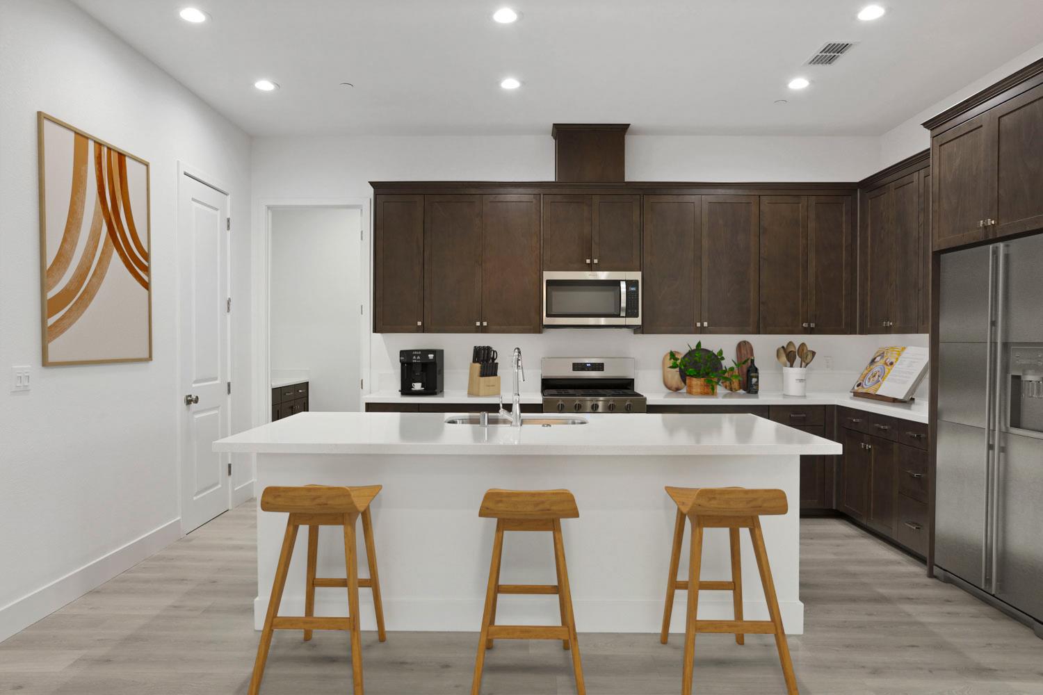 Detail Gallery Image 1 of 46 For 2214 Paramount Ln, Manteca,  CA 95337 - 4 Beds | 2/1 Baths