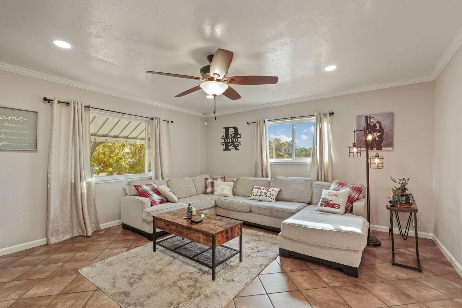 Detail Gallery Image 5 of 40 For 1129 S Lincoln St, Stockton,  CA 95206 - 3 Beds | 2 Baths