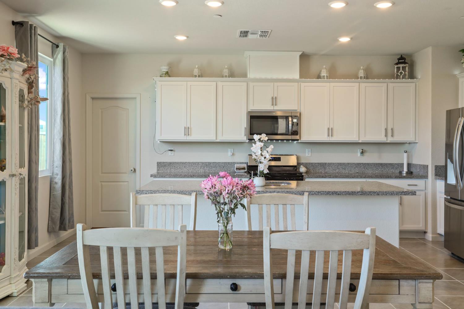 Detail Gallery Image 15 of 64 For 6925 Foraker Dr, Stockton,  CA 95219 - 5 Beds | 3/1 Baths