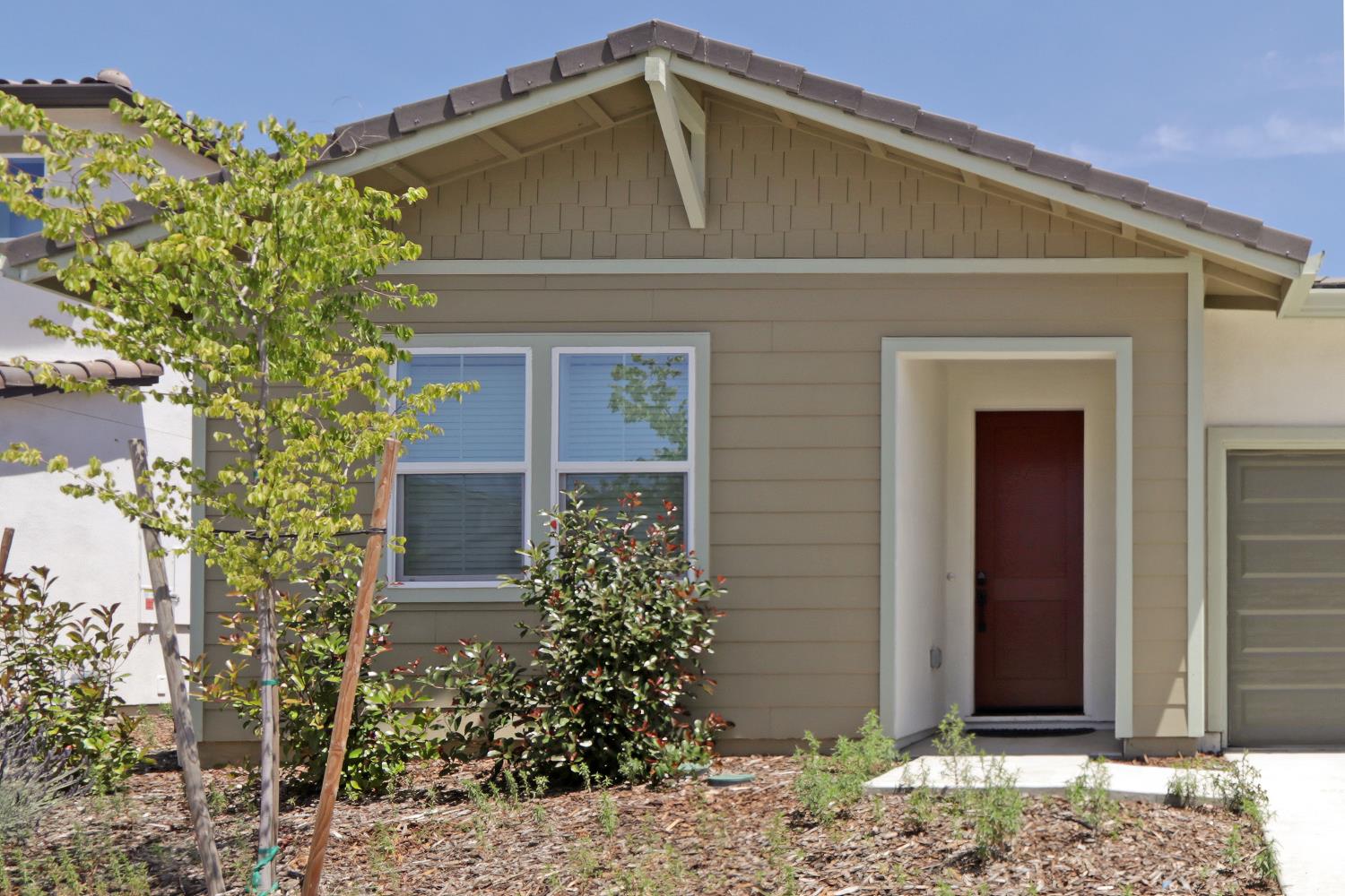 Detail Gallery Image 2 of 37 For 8628 Lakha Cir, Sacramento,  CA 95828 - 4 Beds | 2 Baths
