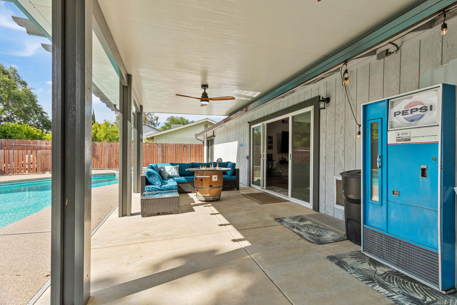 Detail Gallery Image 38 of 70 For 3201 Kaiser Way, Carmichael,  CA 95608 - 4 Beds | 3 Baths