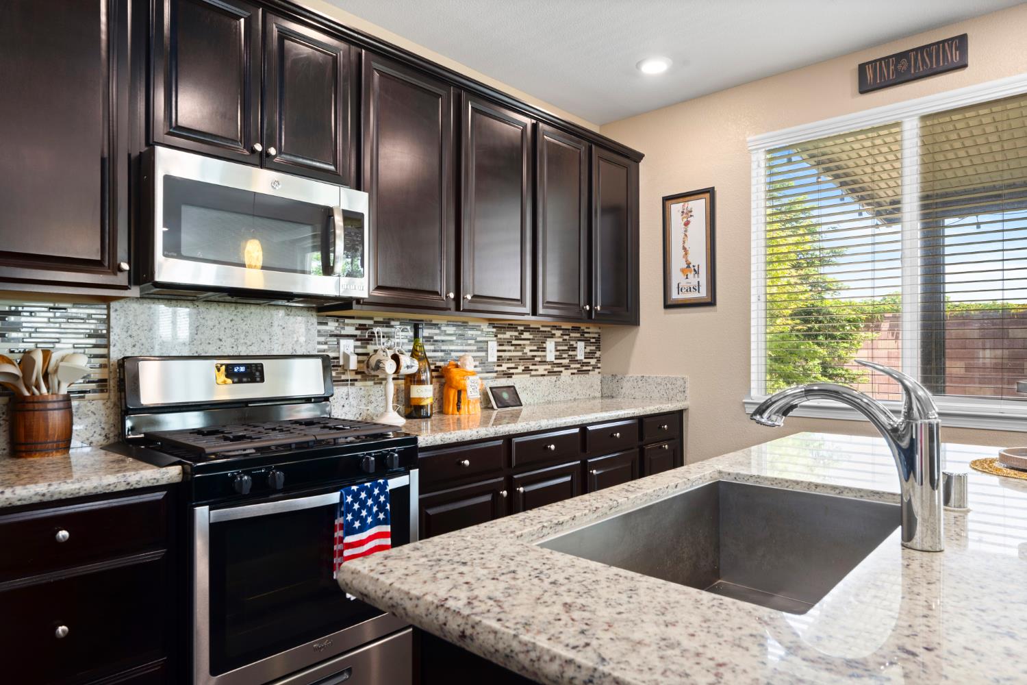 Detail Gallery Image 19 of 44 For 4811 Copper Sunset Way, Rancho Cordova,  CA 95742 - 5 Beds | 3 Baths