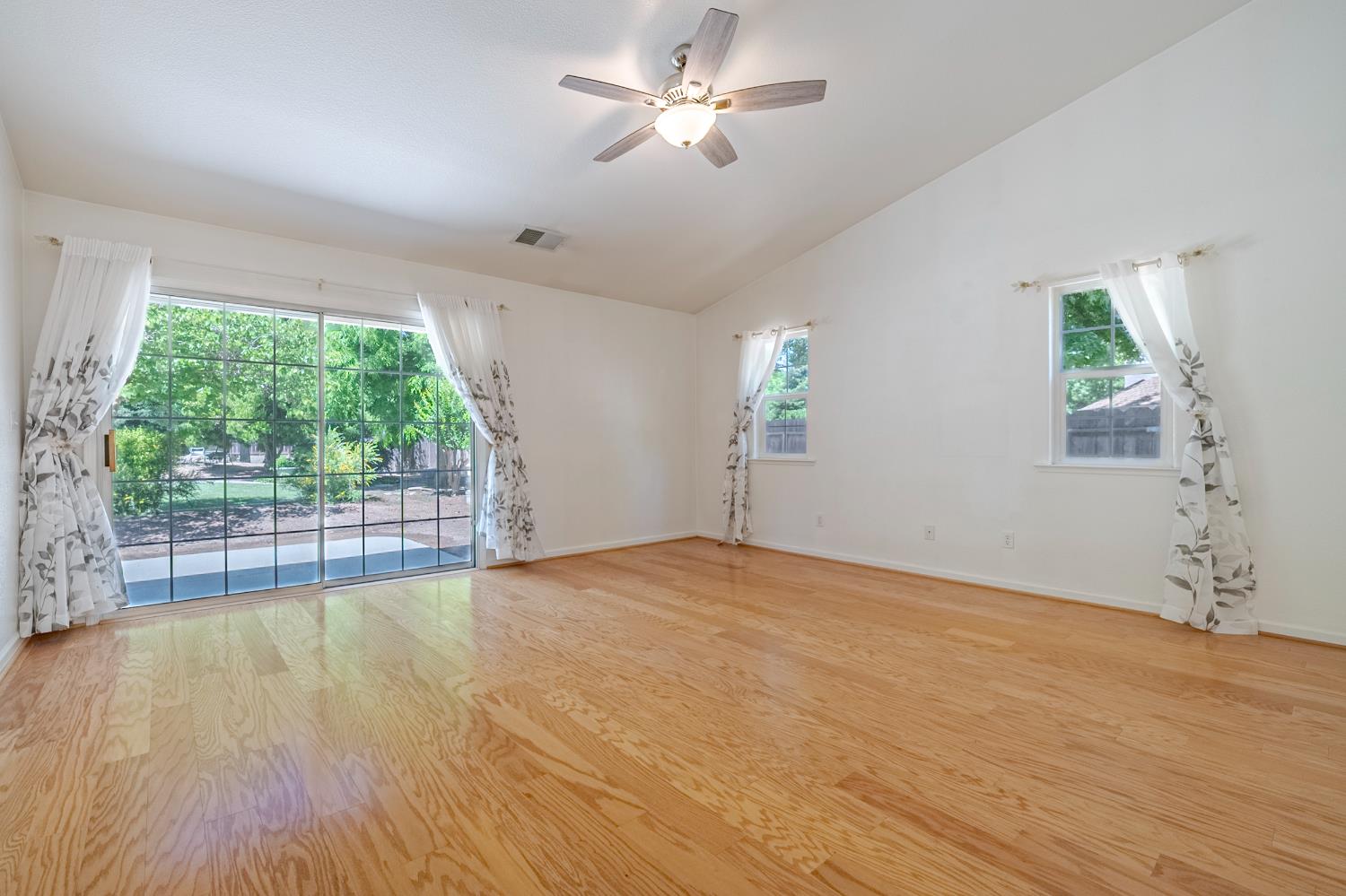 Detail Gallery Image 35 of 53 For 3247 Willow Run Dr, Merced,  CA 95340 - 4 Beds | 2/1 Baths