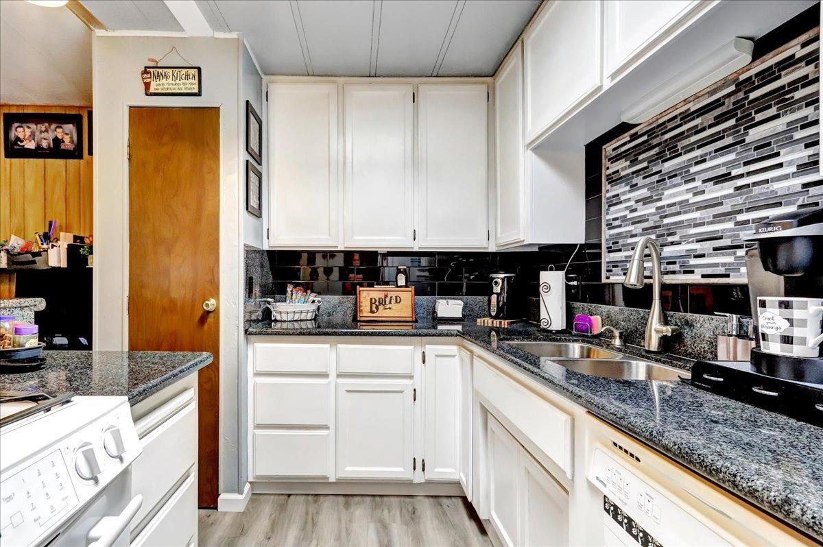 Detail Gallery Image 12 of 59 For 12710 Rough and Ready Rd, Rough And Ready,  CA 95975 - 2 Beds | 3 Baths