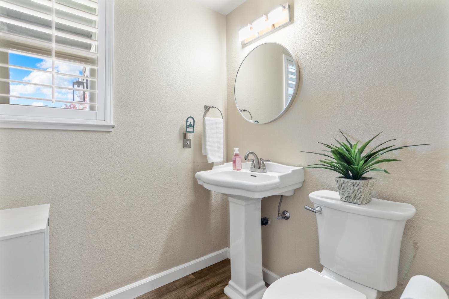 Detail Gallery Image 20 of 36 For 280 Arroyo Hondo Cir, Tracy,  CA 95376 - 3 Beds | 2/1 Baths