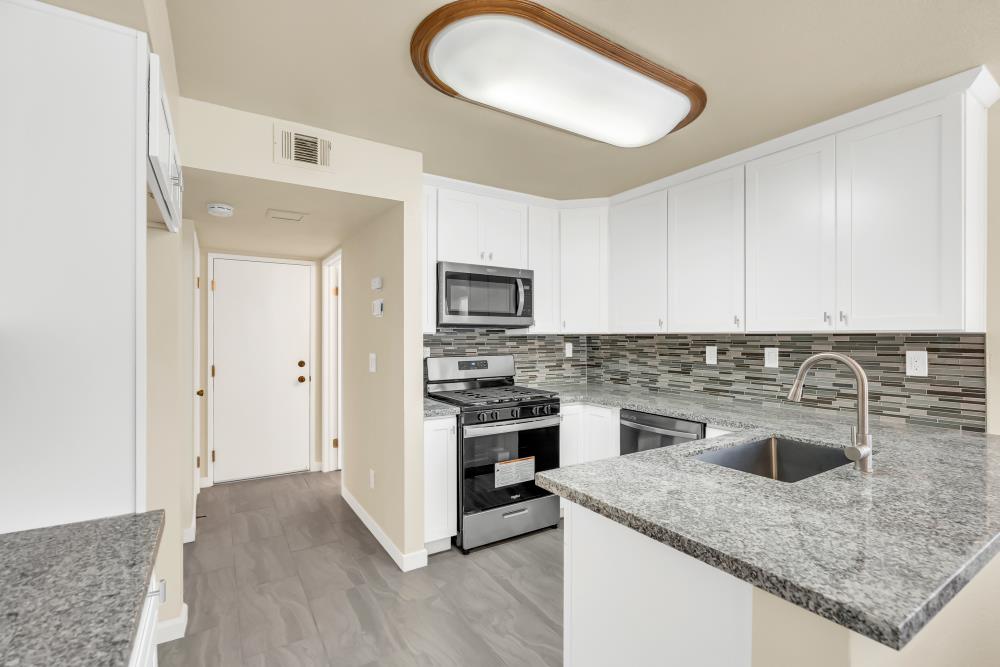 Detail Gallery Image 15 of 46 For 9004 Beryl Creek Way, Elk Grove,  CA 95758 - 3 Beds | 2/1 Baths