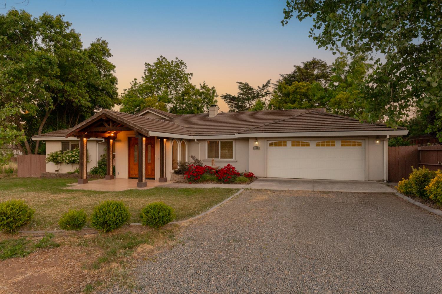 Detail Gallery Image 2 of 49 For 7948 Orange Ave, Fair Oaks,  CA 95628 - 4 Beds | 3 Baths