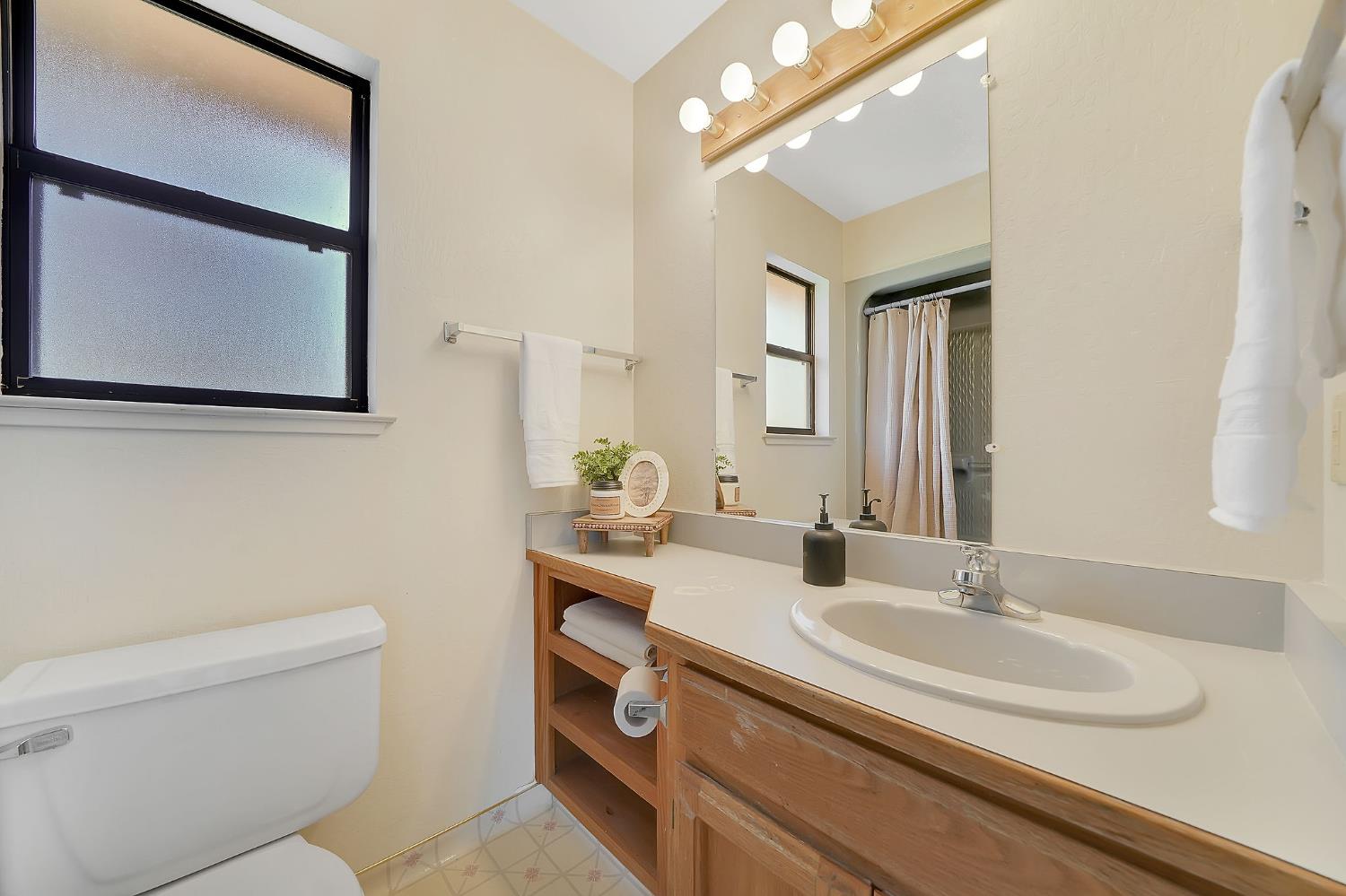 Detail Gallery Image 23 of 61 For 6816 Italian Vista Ct, Mokelumne Hill,  CA 95245 - 3 Beds | 2 Baths