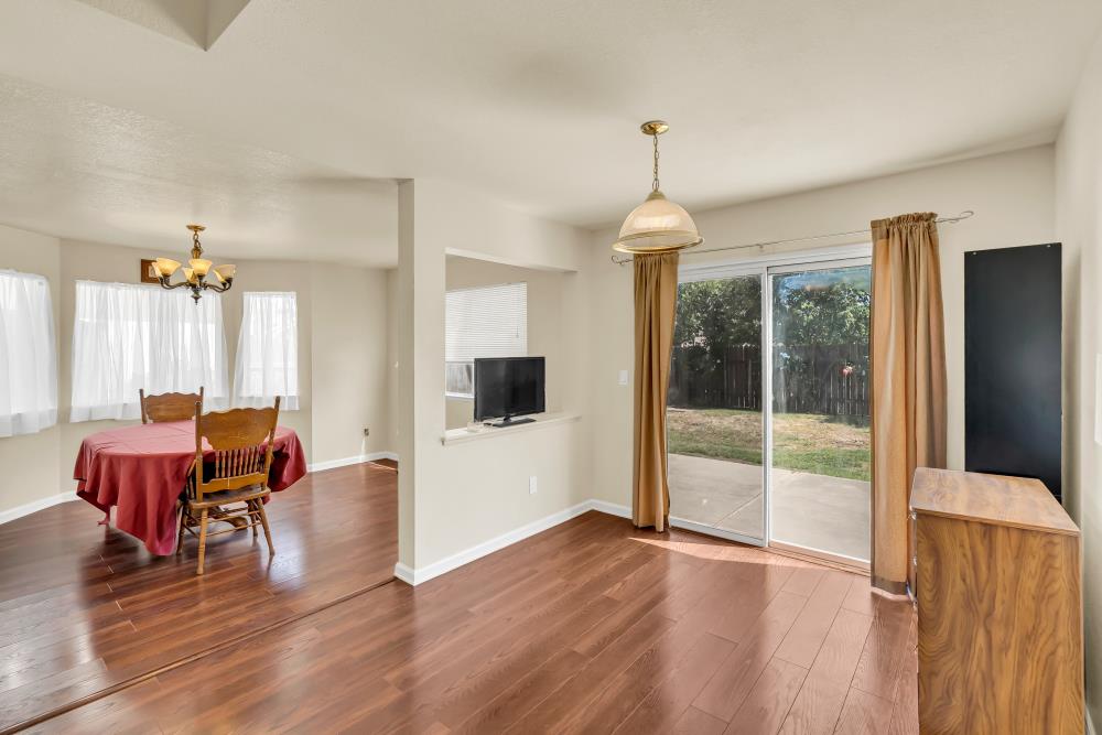 Detail Gallery Image 11 of 46 For 9004 Beryl Creek Way, Elk Grove,  CA 95758 - 3 Beds | 2/1 Baths