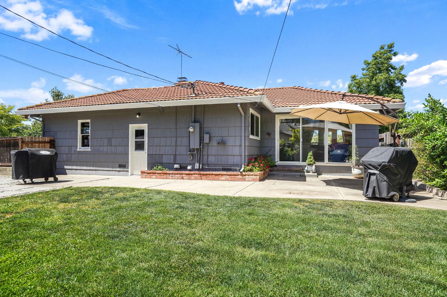 Detail Gallery Image 23 of 28 For 2110 Cascade Rd, Sacramento,  CA 95864 - 3 Beds | 2 Baths