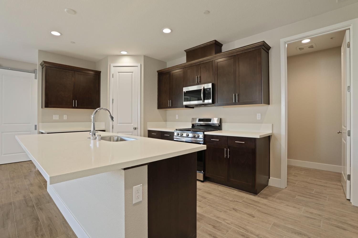 Detail Gallery Image 8 of 34 For 2176 Enchantment Dr, Manteca,  CA 95337 - 3 Beds | 2/1 Baths