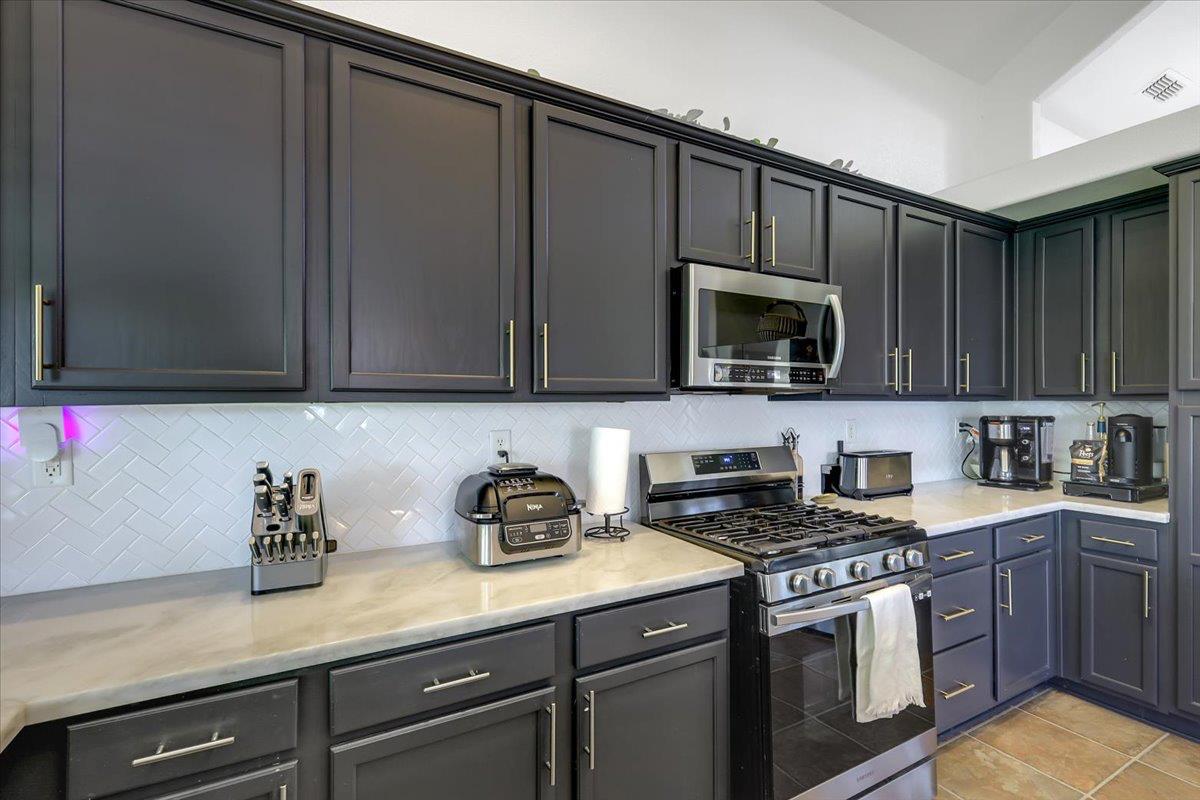 Detail Gallery Image 15 of 47 For 2189 Stonewater Dr, Yuba City,  CA 95991 - 4 Beds | 2/1 Baths