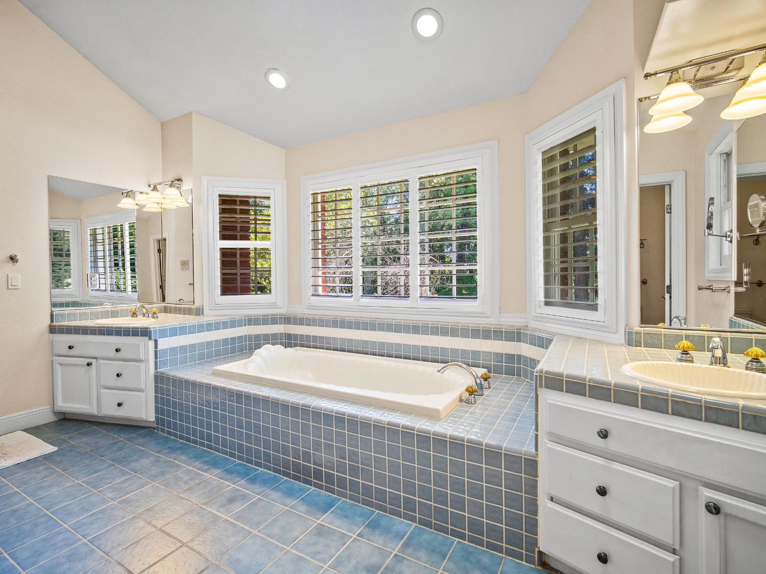 Detail Gallery Image 41 of 85 For 6809 Stanley Ave, Carmichael,  CA 95608 - 5 Beds | 4 Baths
