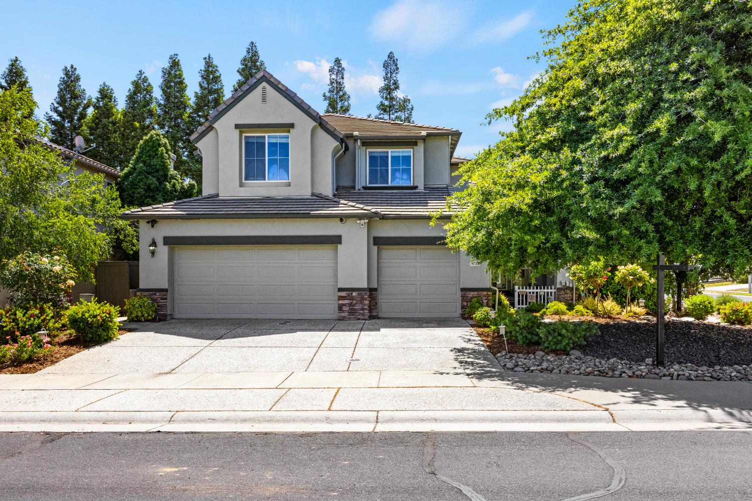 Detail Gallery Image 5 of 72 For 6733 Cherry Ridge Cir, Roseville,  CA 95678 - 4 Beds | 3 Baths
