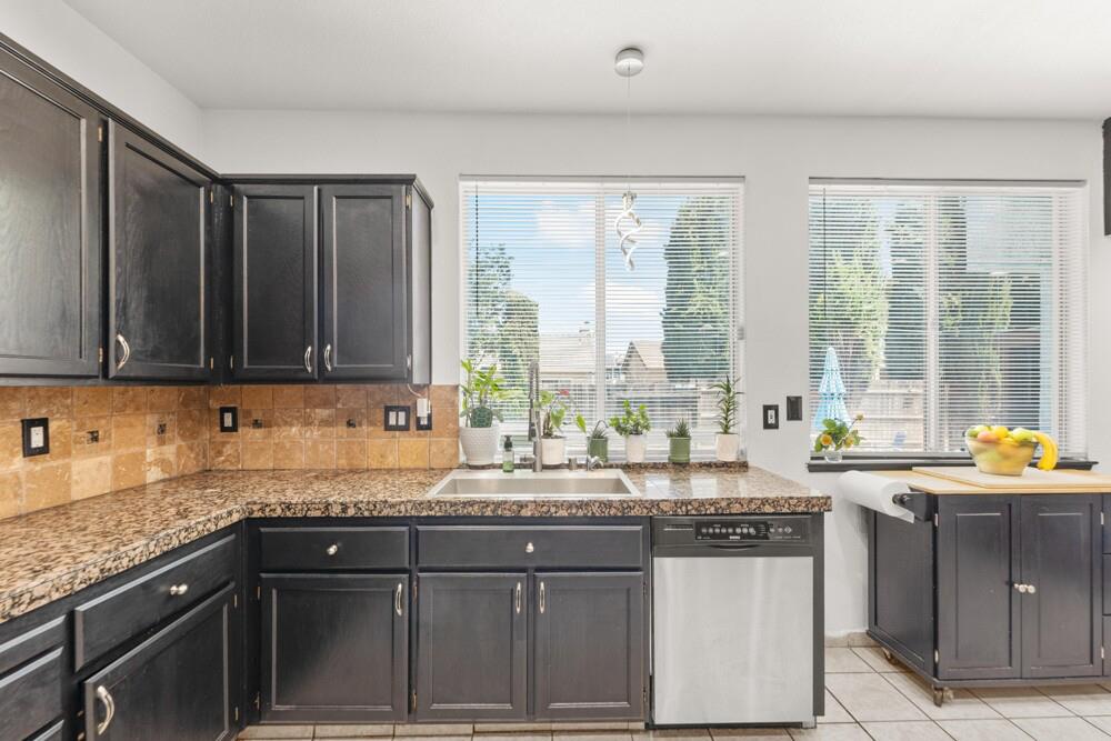 Detail Gallery Image 24 of 52 For 813 Sugar Pine Dr, Lathrop,  CA 95330 - 4 Beds | 3 Baths
