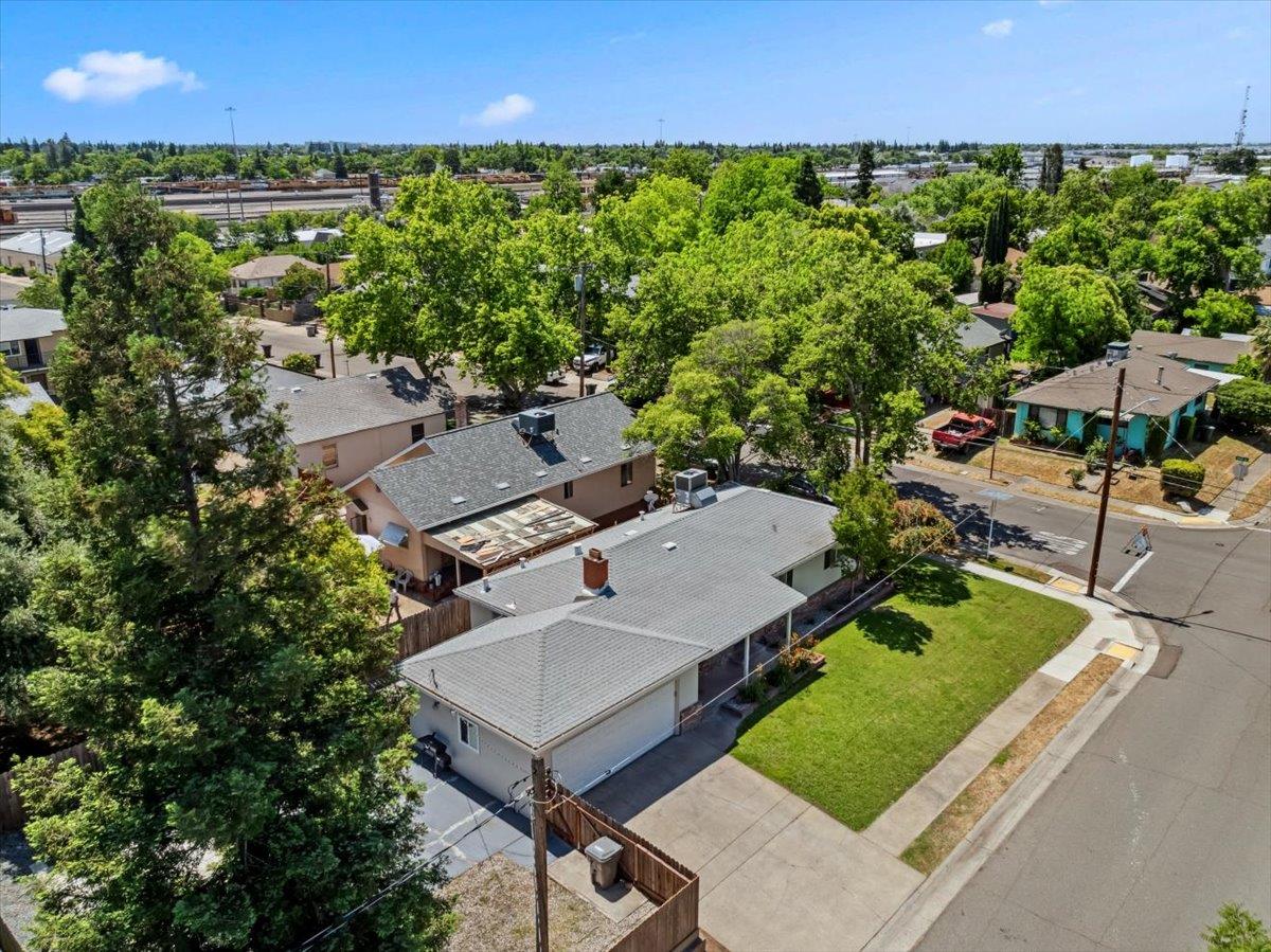 Detail Gallery Image 30 of 36 For 817 Oakland Ave, Roseville,  CA 95678 - 3 Beds | 1/1 Baths