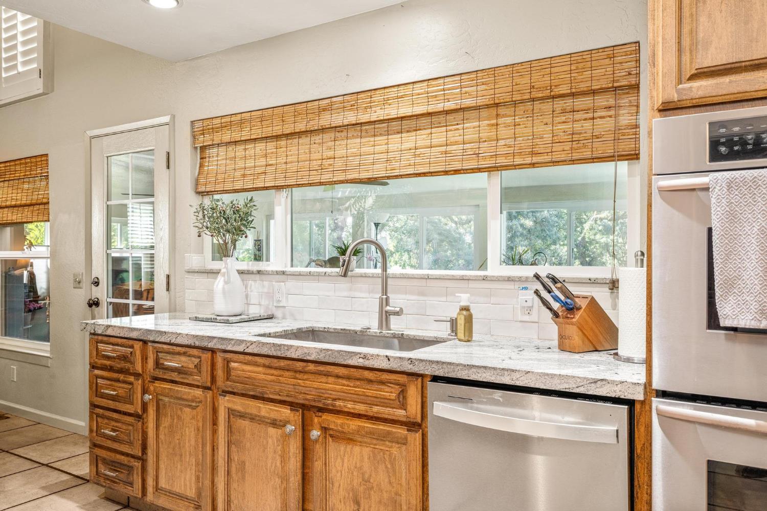 Detail Gallery Image 17 of 58 For 2028 Scenic Dr, Modesto,  CA 95355 - 3 Beds | 3 Baths