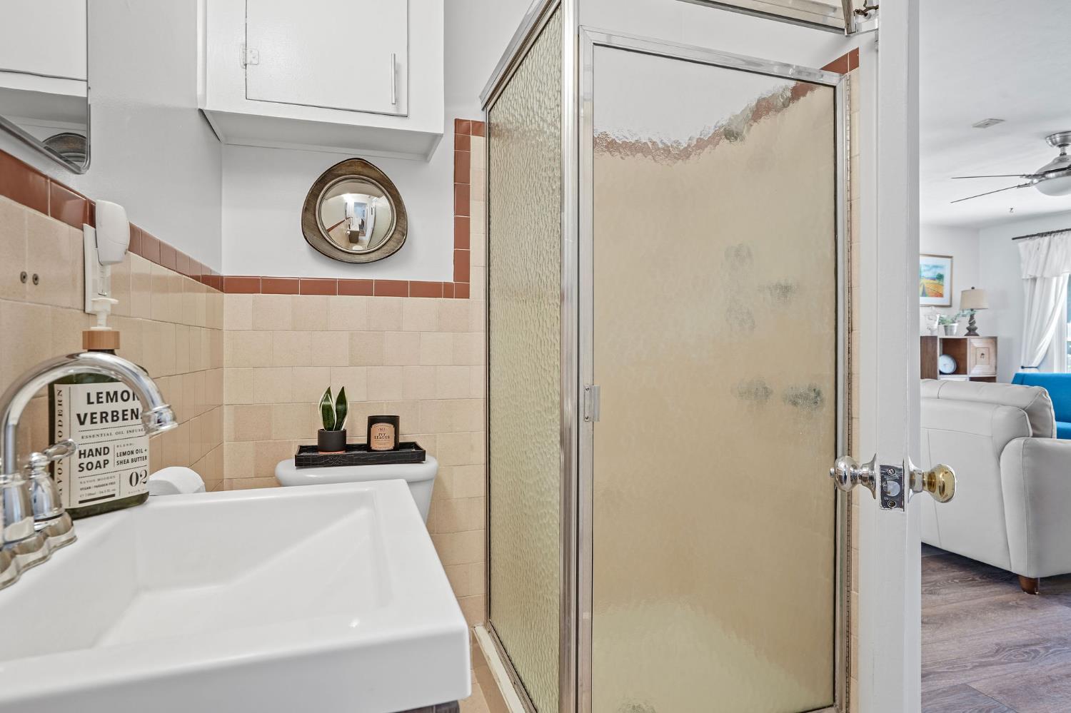Detail Gallery Image 14 of 28 For 2110 Cascade Rd, Sacramento,  CA 95864 - 3 Beds | 2 Baths