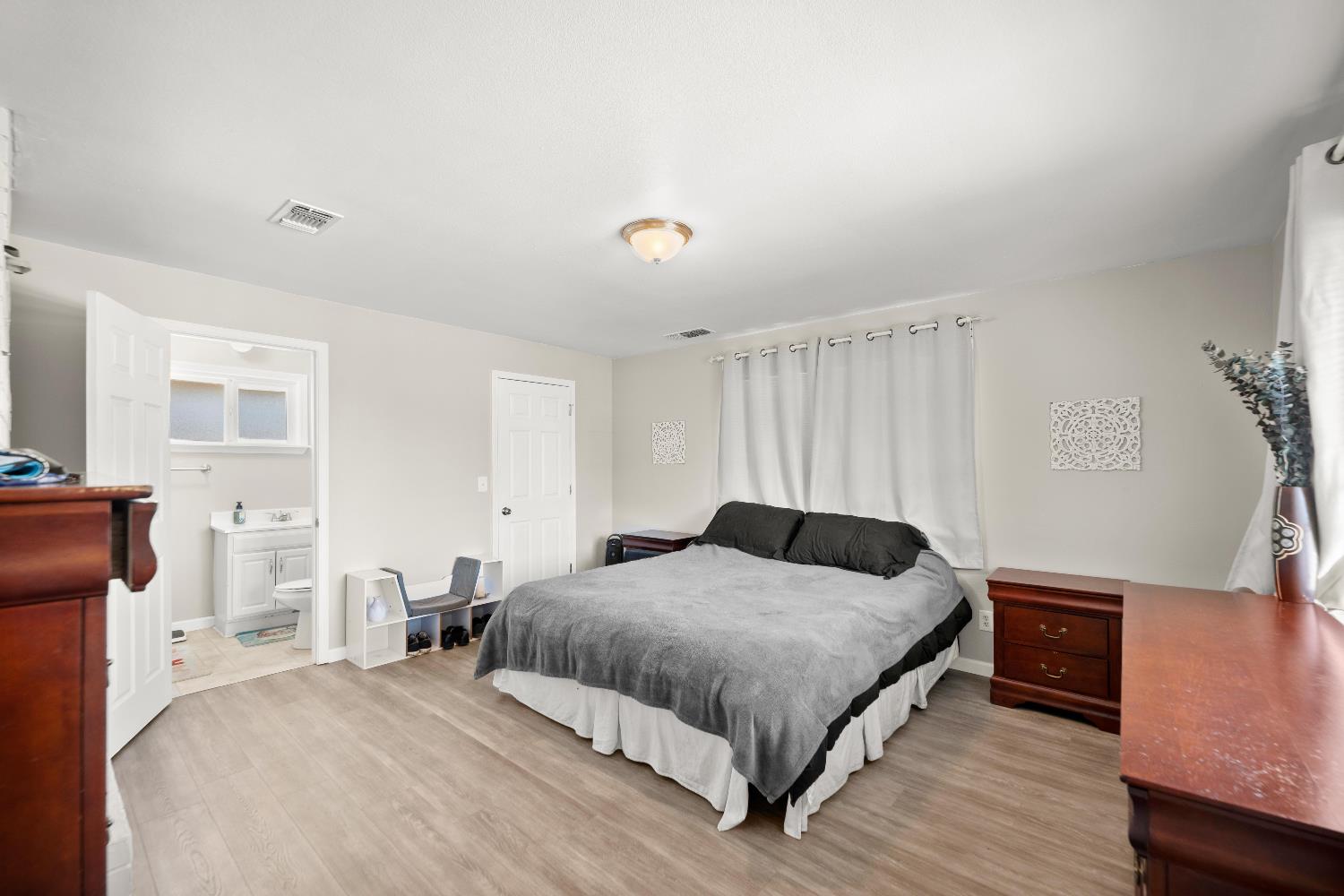 Detail Gallery Image 12 of 30 For 7105 Sweetwood Ct, Citrus Heights,  CA 95621 - 4 Beds | 2 Baths
