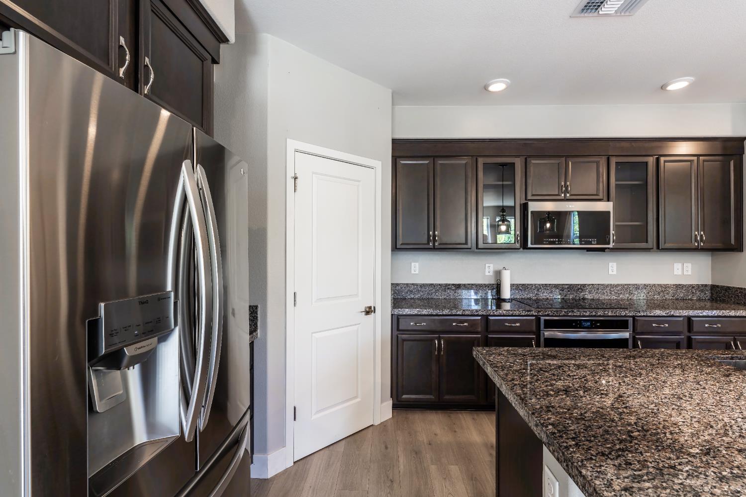 Detail Gallery Image 9 of 41 For 3080 Seaspray Walk, Sacramento,  CA 95833 - 3 Beds | 2/1 Baths