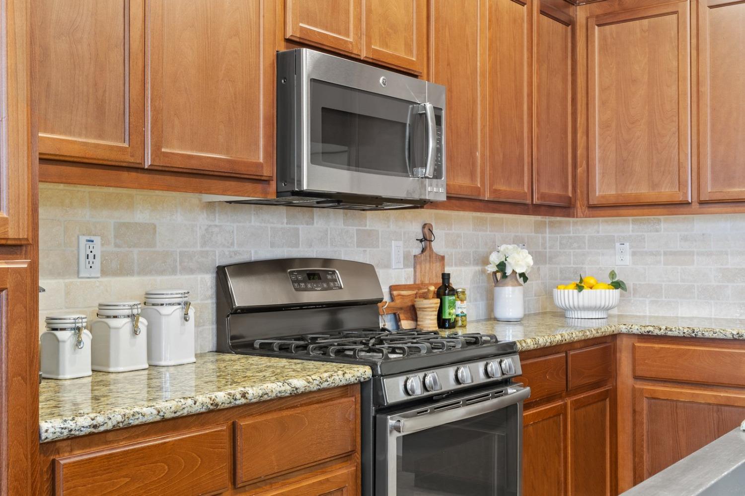 Detail Gallery Image 22 of 73 For 6307 Lookout Pass Way, Rocklin,  CA 95765 - 4 Beds | 3/1 Baths