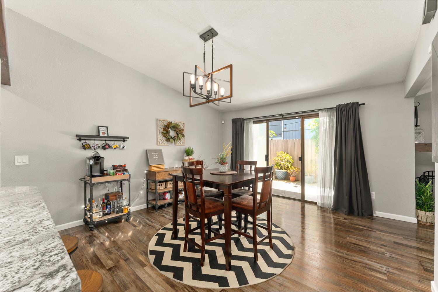 Detail Gallery Image 18 of 47 For 7679 Lakewood Park Dr, Sacramento,  CA 95828 - 2 Beds | 2 Baths