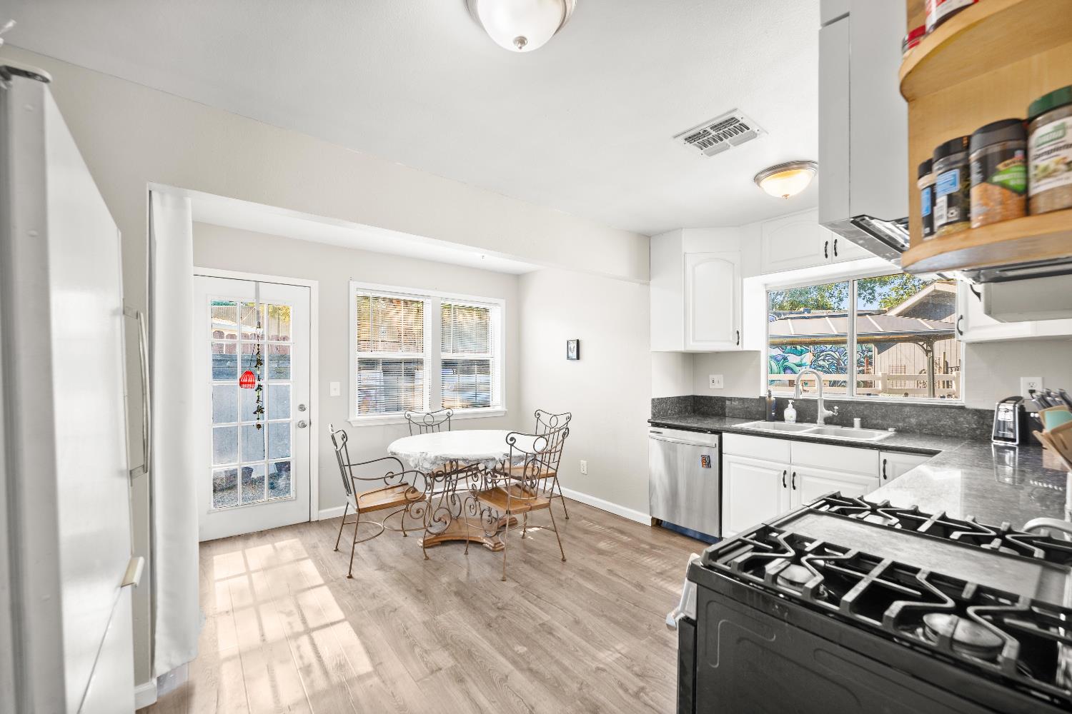 Detail Gallery Image 15 of 30 For 7105 Sweetwood Ct, Citrus Heights,  CA 95621 - 4 Beds | 2 Baths