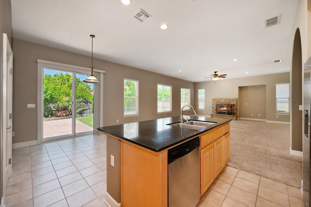 Detail Gallery Image 32 of 87 For 5729 Northborough Dr, Sacramento,  CA 95835 - 4 Beds | 3/1 Baths