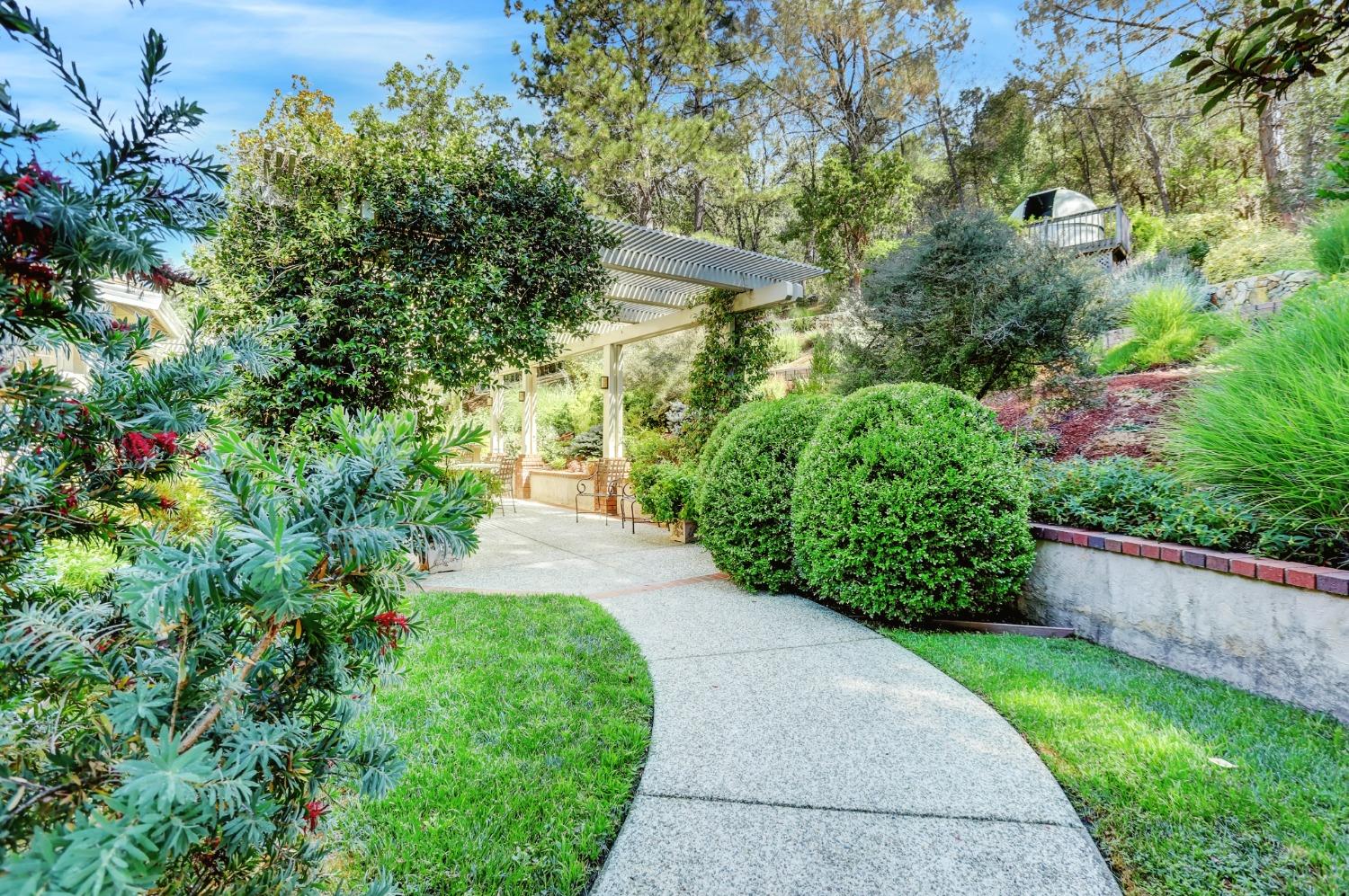Detail Gallery Image 76 of 99 For 16949 Round Valley Cir, Grass Valley,  CA 95949 - 3 Beds | 2/1 Baths