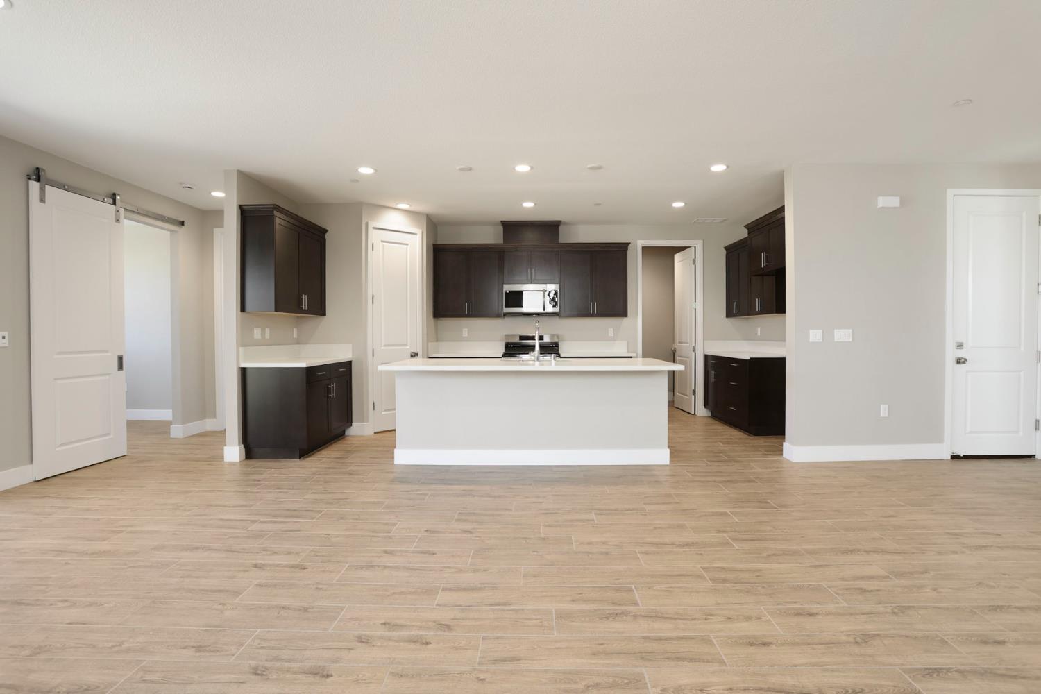 Detail Gallery Image 6 of 34 For 2176 Enchantment Dr, Manteca,  CA 95337 - 3 Beds | 2/1 Baths