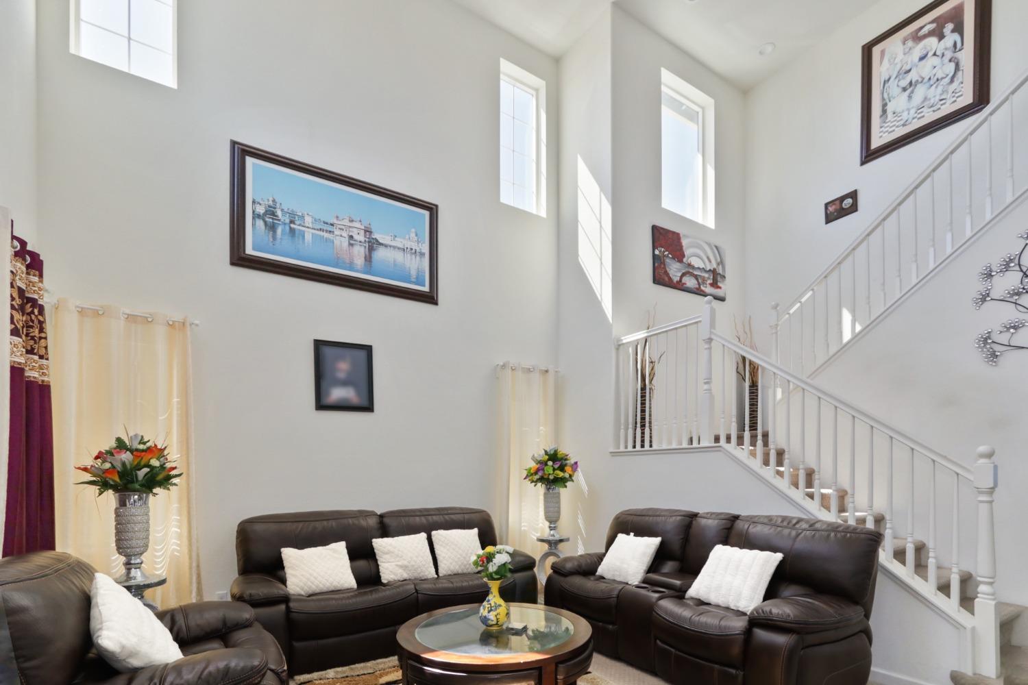 Detail Gallery Image 8 of 45 For 2015 Davis St, Woodland,  CA 95776 - 5 Beds | 3 Baths