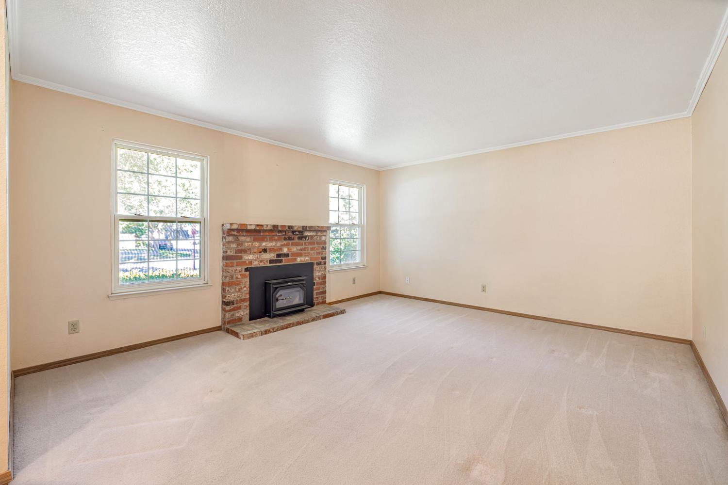 Detail Gallery Image 5 of 37 For 6818 Flaming Arrow Dr, Citrus Heights,  CA 95621 - 3 Beds | 2 Baths