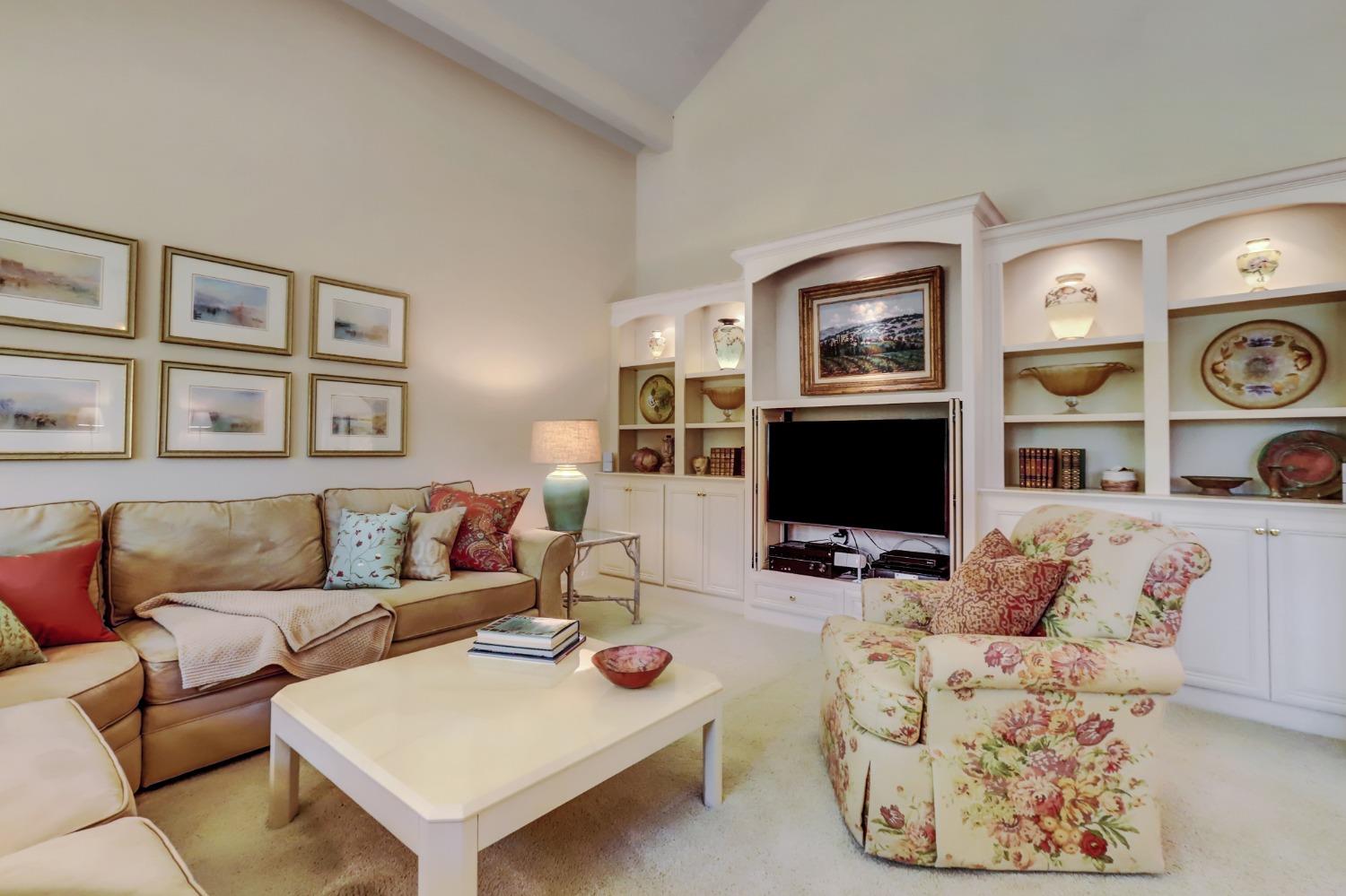 Detail Gallery Image 8 of 99 For 16949 Round Valley Cir, Grass Valley,  CA 95949 - 3 Beds | 2/1 Baths
