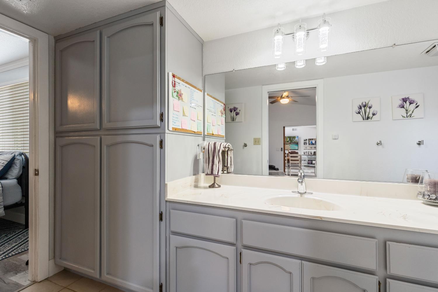 Detail Gallery Image 27 of 70 For 3201 Kaiser Way, Carmichael,  CA 95608 - 4 Beds | 3 Baths