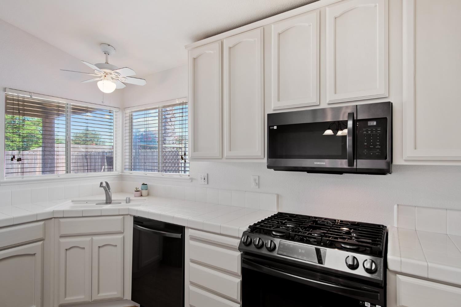 Detail Gallery Image 22 of 28 For 2711 Cameron Park Dr, Ceres,  CA 95307 - 3 Beds | 2 Baths