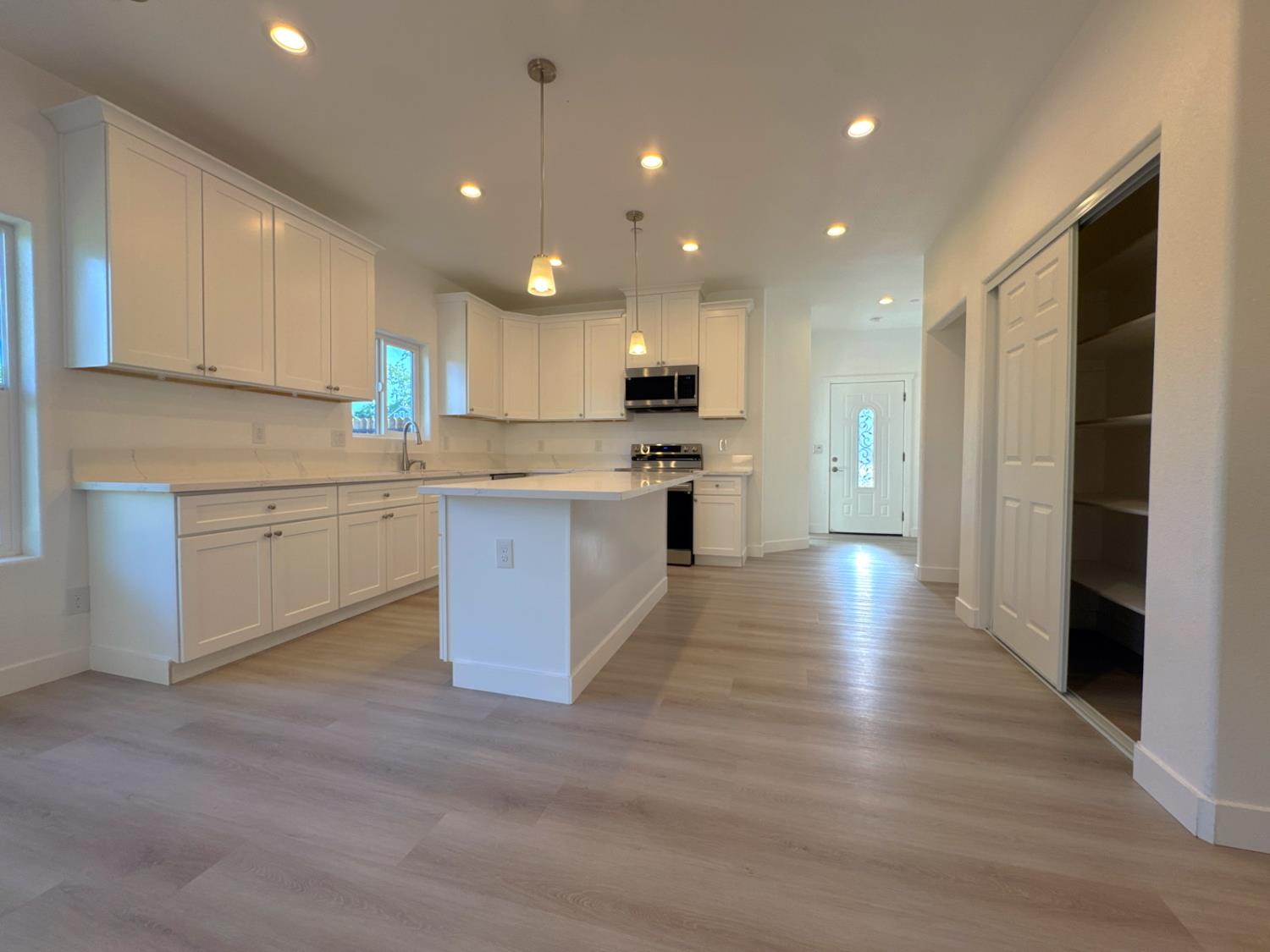Detail Gallery Image 11 of 37 For 4825 36th St, Sacramento,  CA 95820 - 3 Beds | 2 Baths