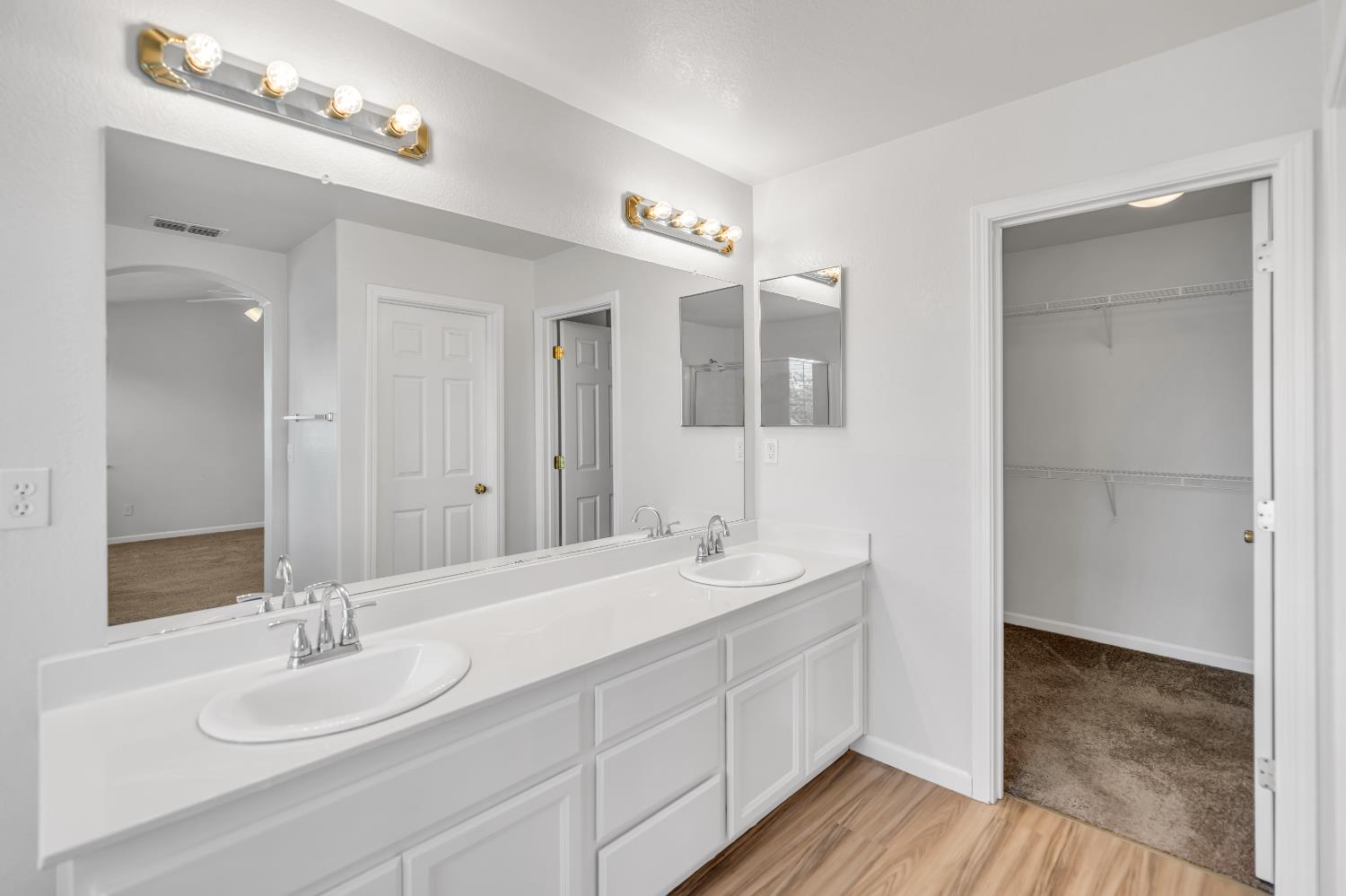 Detail Gallery Image 16 of 39 For 5342 Alvoca Way, Sacramento,  CA 95835 - 5 Beds | 3 Baths
